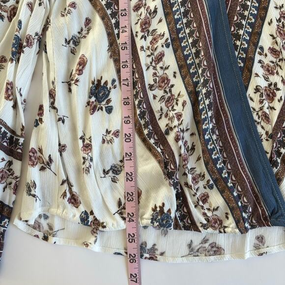 Charming Charlie Krazy Kat Floral Cream and Blue Surplice Long Sleeve Blouse M - Picture 5 of 10